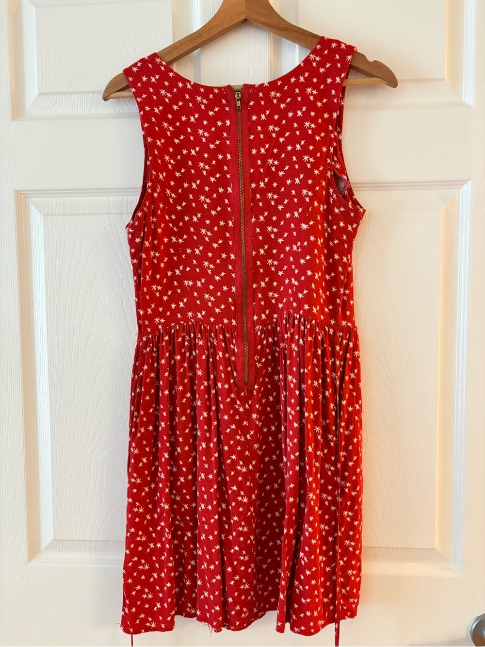 Red Sleeveless V-Neck Star Print Dress with POCKETS - Picture 4 of 5